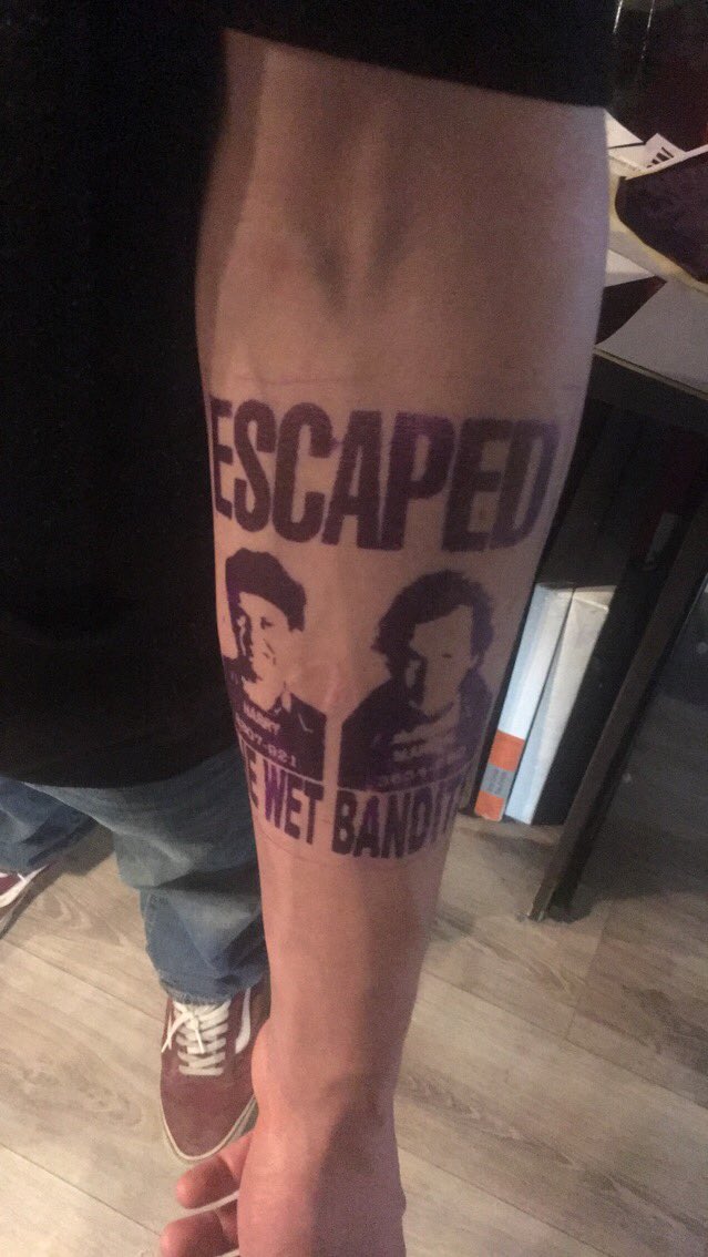 Nicduby's tweet photo. Can't believe this is fucking happening right now!!! #birthdayweekend #ragrets https://t.co/HQXoafroQ6