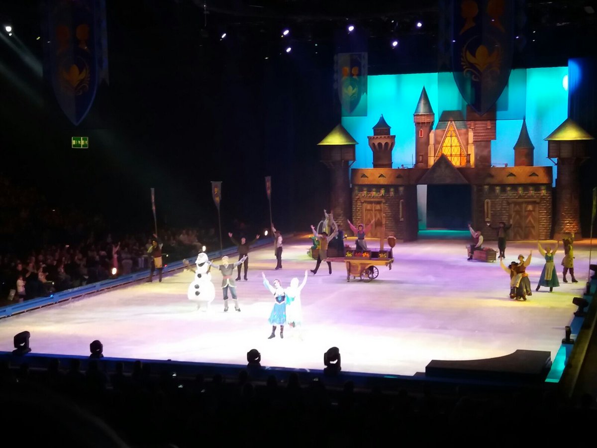 Andy981117's tweet photo. Zauberhaft*-* #disney #disneyonice #magic #princess https://t.co/p1OqUy3rEZ