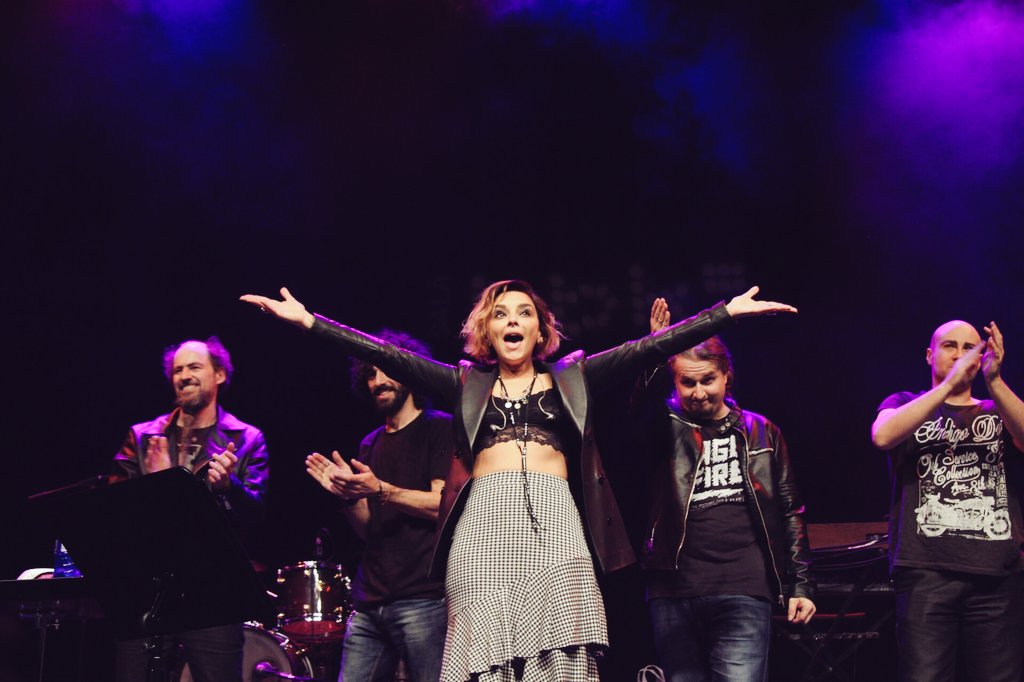 Gracias mi gente bonita de #Bilbao q bien nos lo hemos pasado. Sois un amor. Viva la música!!! <a href="/AliasManagement/">Alias Music</a> #salabbk #tour #soyhumana ❤💋