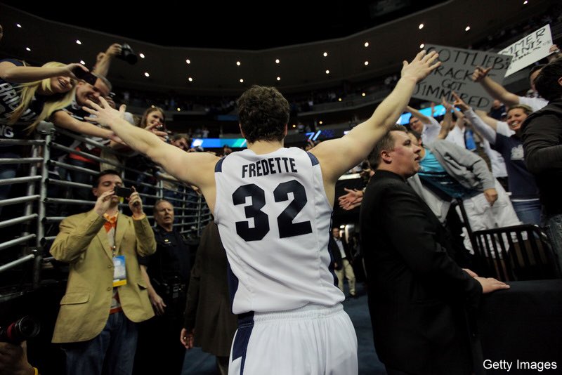Hoje é aniversário de um dos maiores jogadores de Basketball na história do BYU. Happy Birthday Jimmer Fredette    