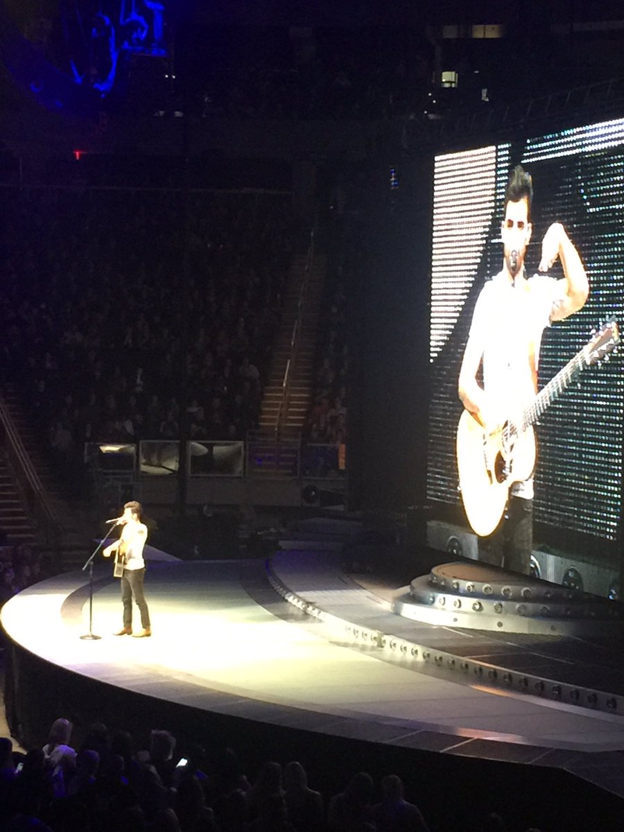 Getting warmed up for Garth and Trisha with <a href="/mitch_rossell/">Mitch Rossell</a> !!!!!