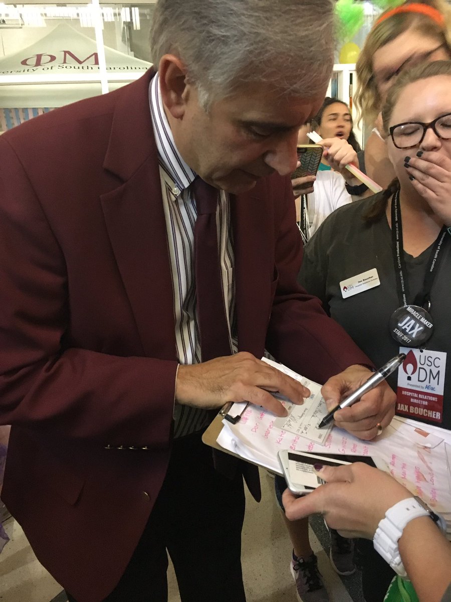 USCDM's tweet photo. To the president who supports us through it all, we can't thank you enough. #USCDM2017 https://t.co/nHwjtst6zC