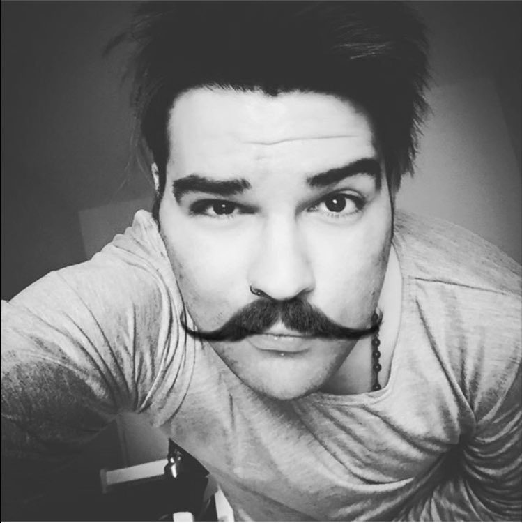 gabbsf_sz's tweet photo. El bigodon kkkkk 🌝❤ #CACHECROSS @Cross_GP https://t.co/MYgGAZfghU