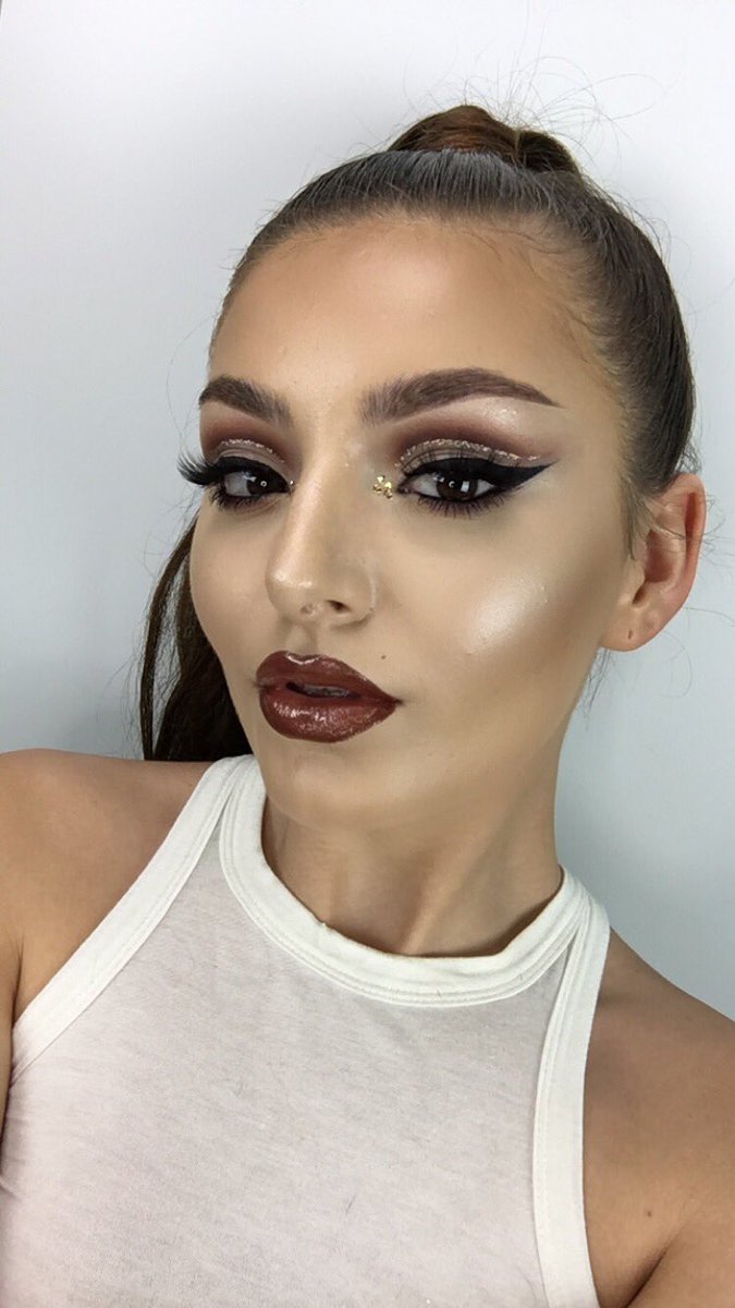 shelbytriglia's tweet photo. My lipgloss poppin https://t.co/bNfuaEvnBO