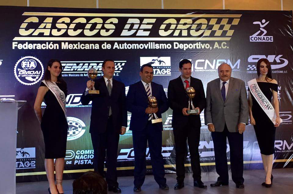 Rally_OAC's tweet photo. Recibe Emilio Velázquez por parte de la FEMADAC el Casco de Oro
#GoOAC https://t.co/wfggXxt0GI