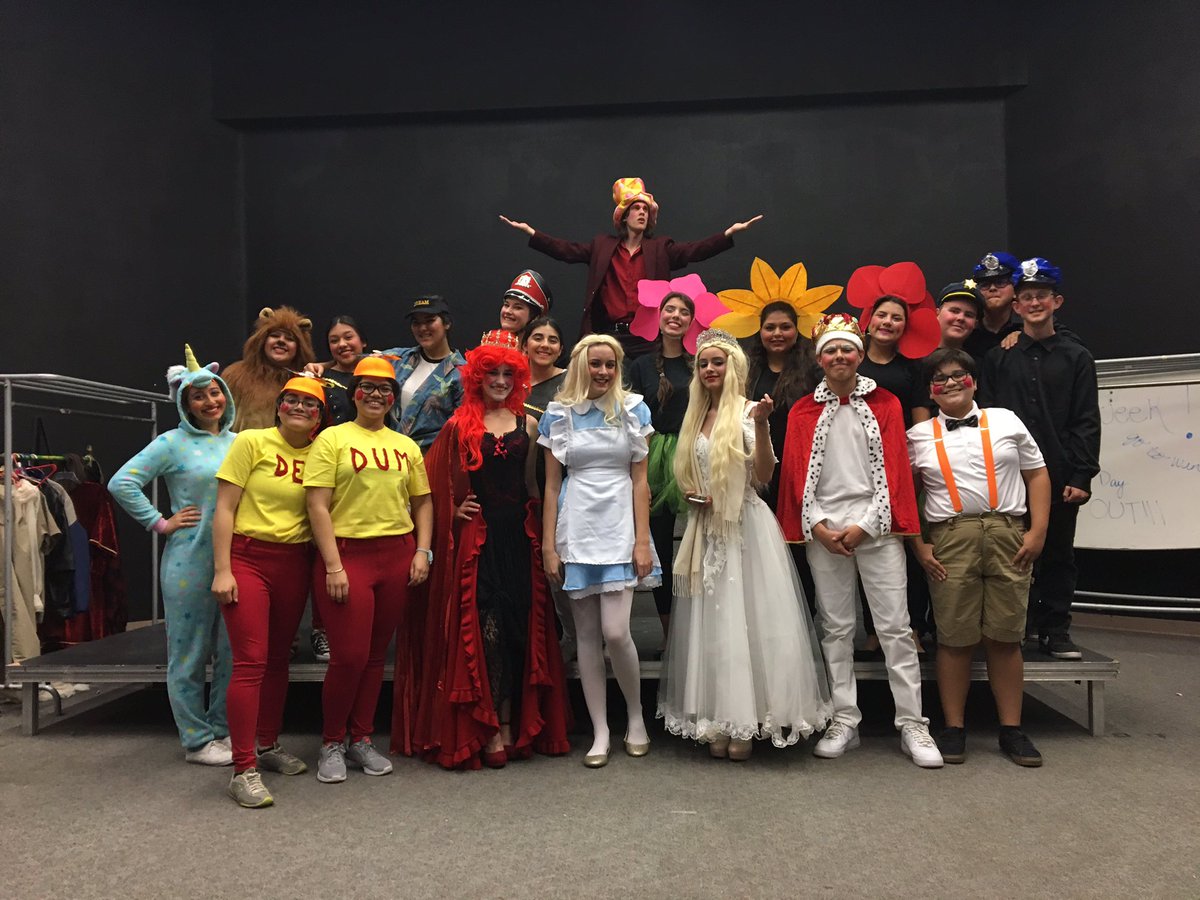 theatre_lqhs's tweet photo. Great show everyone! Congrats to Alice for making it to the 8th square! #lqhstheatre #bestproductions https://t.co/A81r4fExnW