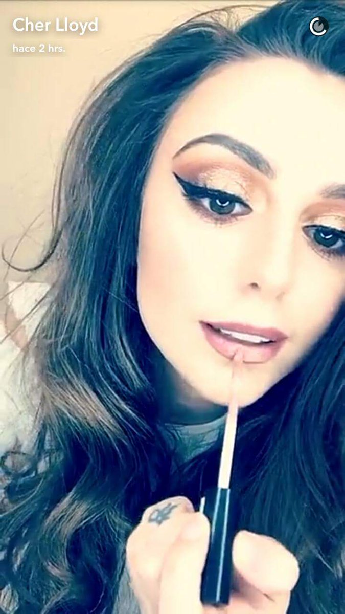 CheerFabul's tweet photo. love me like you do https://t.co/MtOyvlwpcY