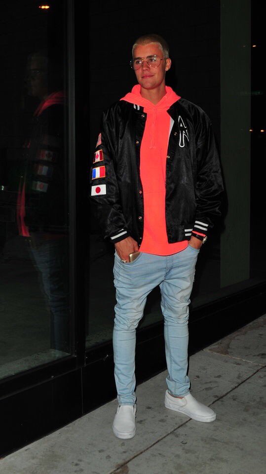 BieberSatisfy's tweet photo. February 24: Justin seen at Catch restaurant in West Hollywood, CA https://t.co/xkGyVSvgM2