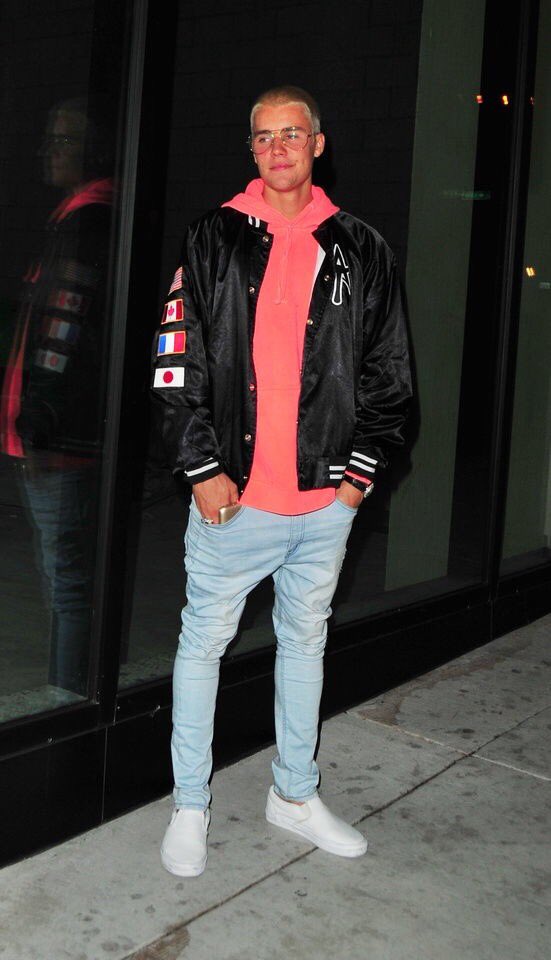 BieberSatisfy's tweet photo. February 24: Justin seen at Catch restaurant in West Hollywood, CA https://t.co/yoo3YIZEjg