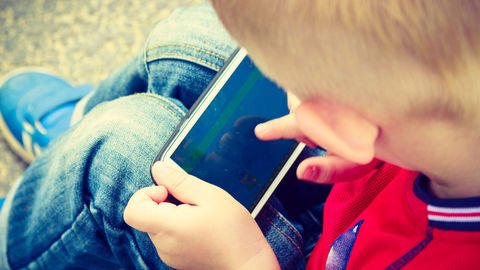 PrcllPuls's tweet photo. School of manners must get pupils off their phones https://t.co/pl8EMju53X https://t.co/WQzoTFVdDr