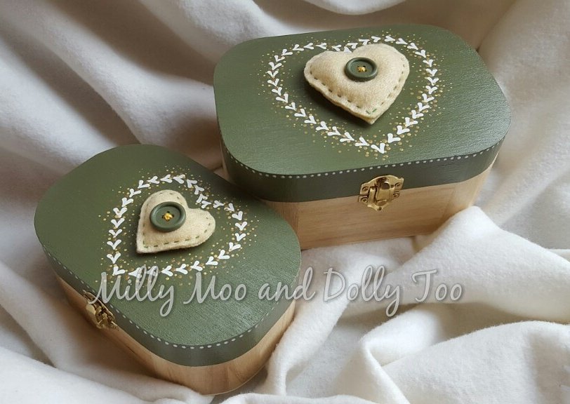 Set of trinket boxes with folky heart design and 3D felt heart embellishment x x
