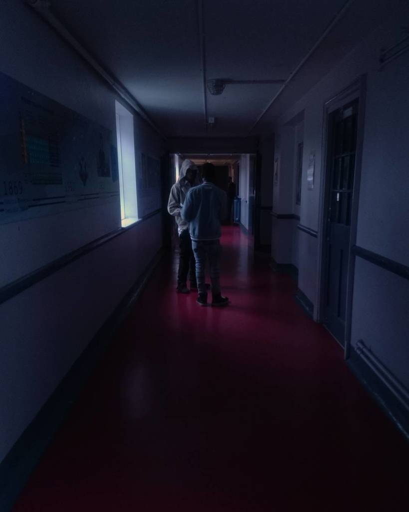 JanISolberg's tweet photo. Director and lead discussing the scene. https://t.co/Zef1KwHqYN
