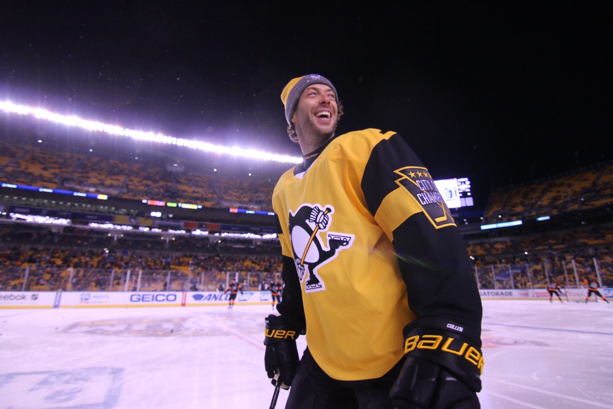 Think he's excited? #StadiumSeries https://t.co/eyLmktAShk