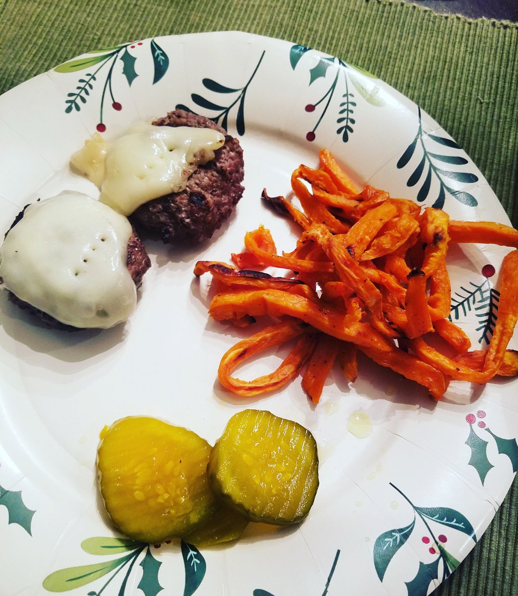 Wearitsat4's tweet photo. Sweet potato fries and I shut my mouth! Delish! Thanks boo. 😙😋 https://t.co/1AZCdhVJ4w