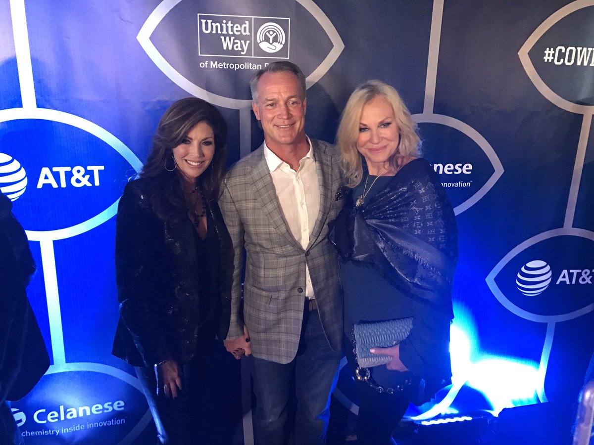 JoeTrahan's tweet photo. #Cowboys greats on the blue carpet for their #SuperReunion.
#WFAACowboys https://t.co/nT3e5sS454