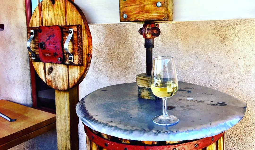 Join Eric Semmler from @Blacktooth919 on an adventure through the magical world of wine. Photo by @sue_singingmagpieproduce #cdfadelaide