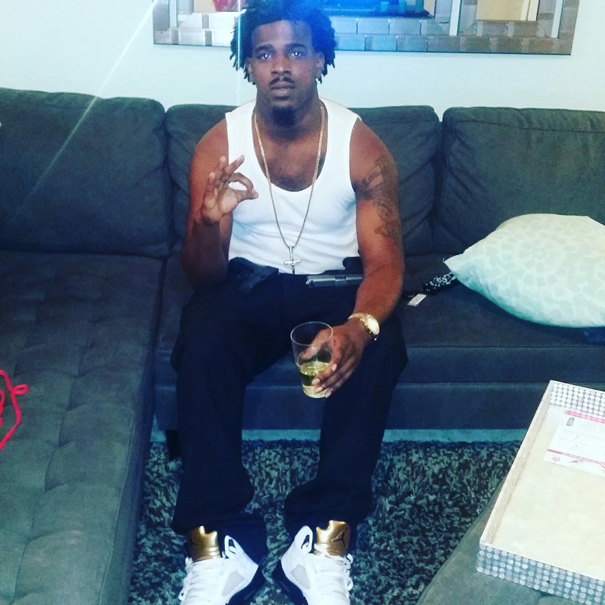 CdUBcc's tweet photo. #NewProfilePic #YNWM trying to get my shit back bumping https://t.co/YvgYWGH6i6