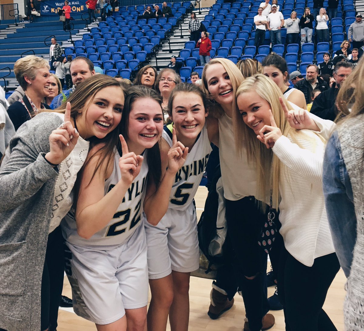 ka_elsie's tweet photo. I am so proud mary and belle are my best friends. I LOVE YOU GUYS 💖 go eags https://t.co/MozZWWI67W
