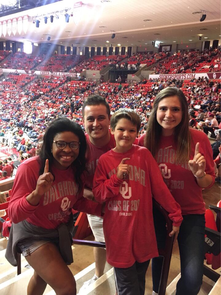 OUFinancialHelp's tweet image. Class Pride @OU_MBBall game with @OUClassCouncil and their @Soonerthon Miracle Child, Zak! #FTK