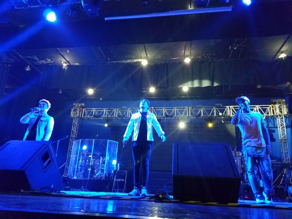 BAEMUSIC_'s tweet photo. ¡Que gran noche! Gracias en vdd Xalapa ‼️ https://t.co/38kv6HOB8v