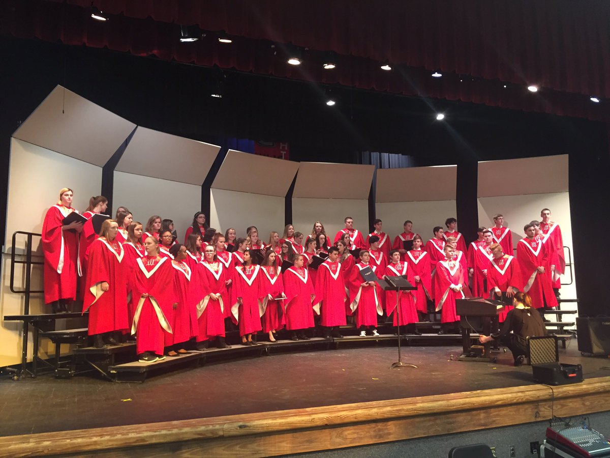 WarriorAsstSupt's tweet photo. Music program spaghetti dinner fundraiser! What a turnout! @WarrentonAD @sharylkelsch @WarrentonBands @GNOwhs @PitchTheKeys @WHSPrincipals https://t.co/G1T2M4BYUP