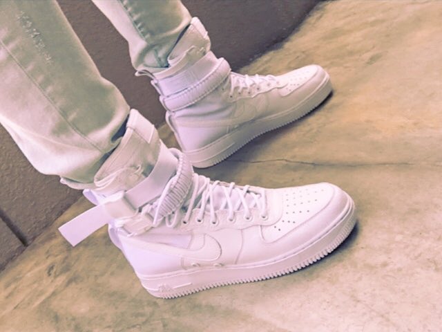 ShoyaSh's tweet photo. いぇい✌️😽

#AF1SF
#NIKE https://t.co/xku4V3r169