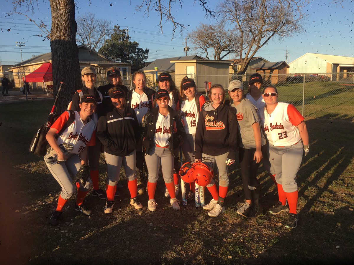 billie_softball's tweet photo. Huge thank you for all the teams who made it this weekend! @LaVerniaISD @arabian_softbal @kerrvilleisd @HighLlano @FHSJagSoftball #CCWinn https://t.co/VKlVfGwHMM