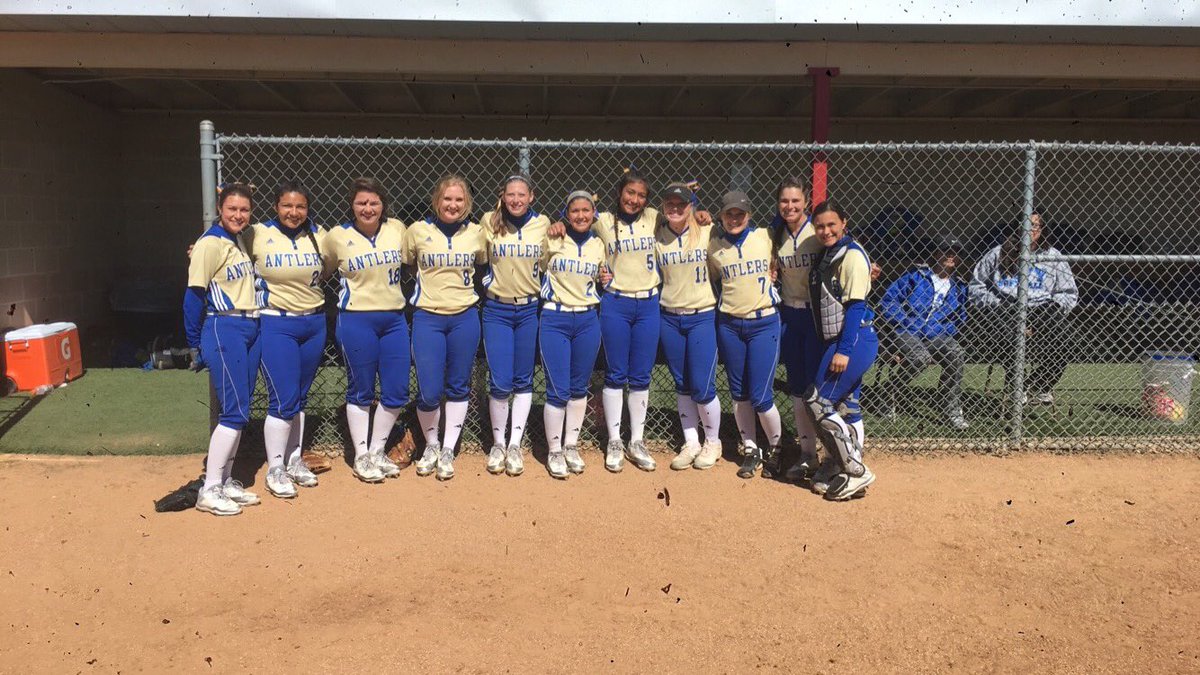 billie_softball's tweet photo. Huge thank you for all the teams who made it this weekend! @LaVerniaISD @arabian_softbal @kerrvilleisd @HighLlano @FHSJagSoftball #CCWinn https://t.co/OJVRNQ540b