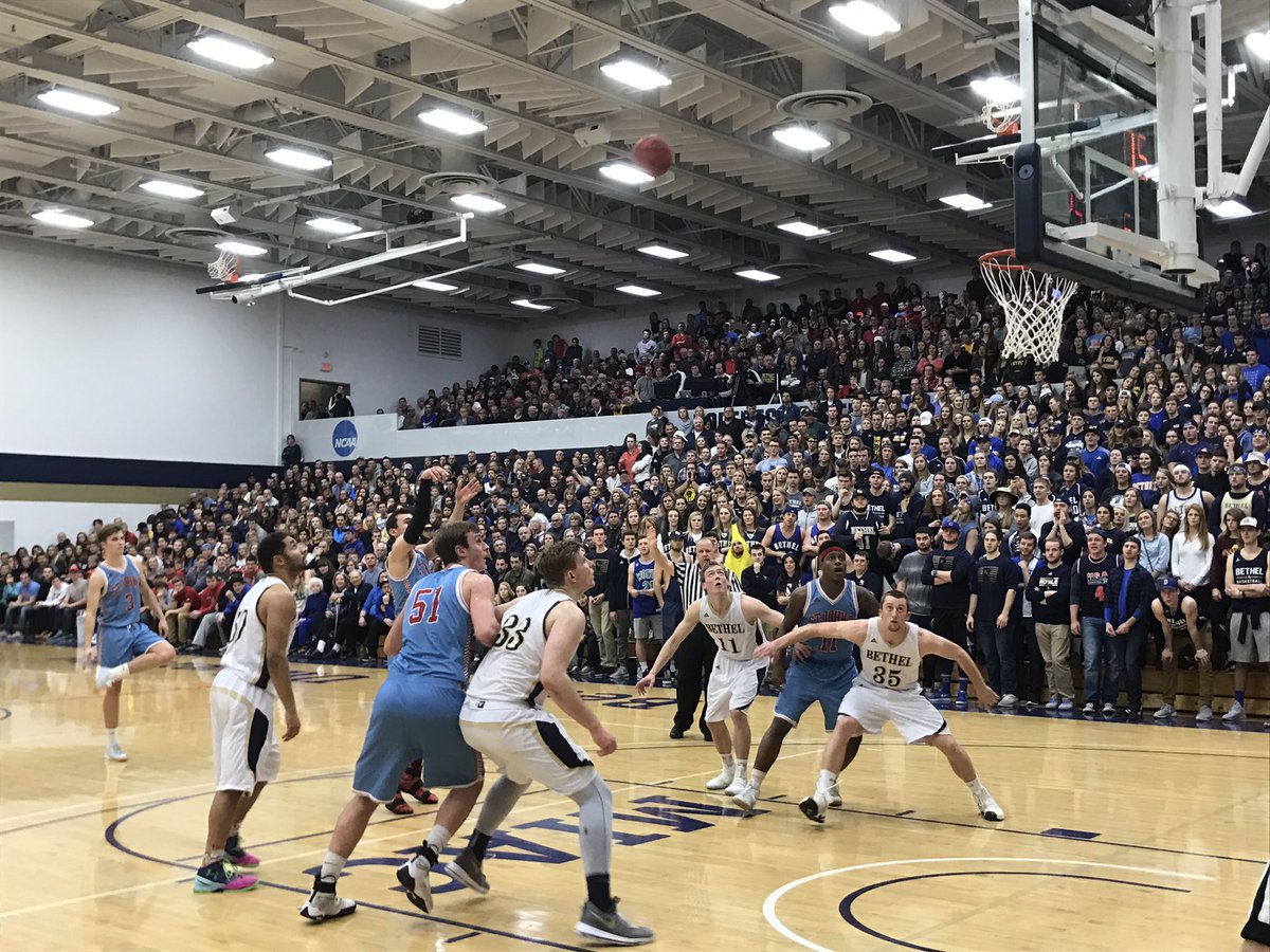 MIACathletics's tweet photo. This #MIACMBB Playoff Championship atmosphere... 🔥🔥🔥. #MIACpride #d3h https://t.co/LLfWKJyLbX