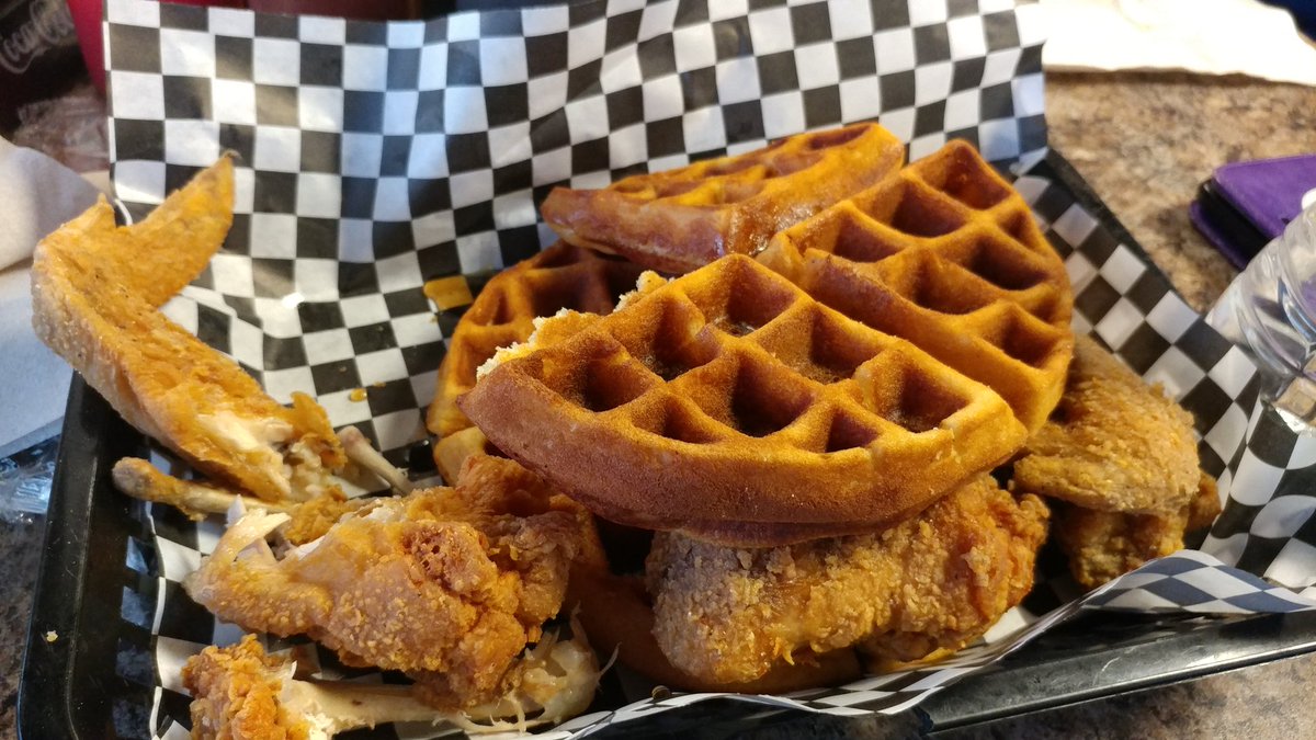 JdotFlan's tweet photo. Juice cleanse is over! #rollingrooster https://t.co/Rztnx2ppkn