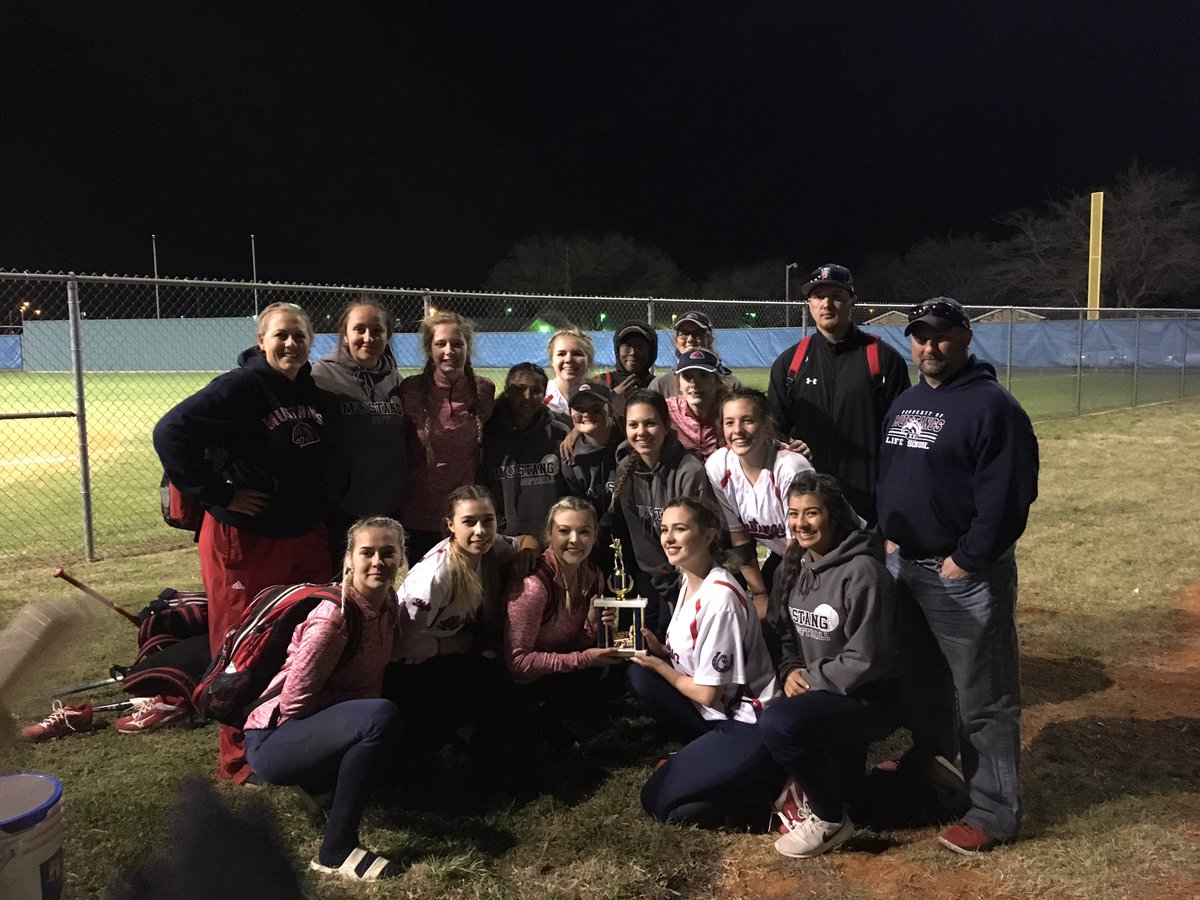 TelinaDWilliams's tweet photo. Lady Mustang Softball finished 3rd in the Dunbar tourney! @lifemustangs @coaster64 @coachwelch67 https://t.co/AfyuWkkNIL