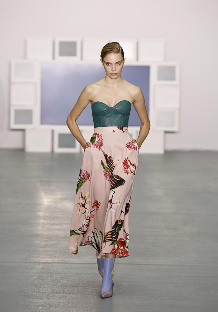 FashMissile's tweet photo. Teatum Jones Spring/Summer 2017 Collection #TeatumJones #SS17 #LondonFashionWeek https://t.co/RwWYsJFs61