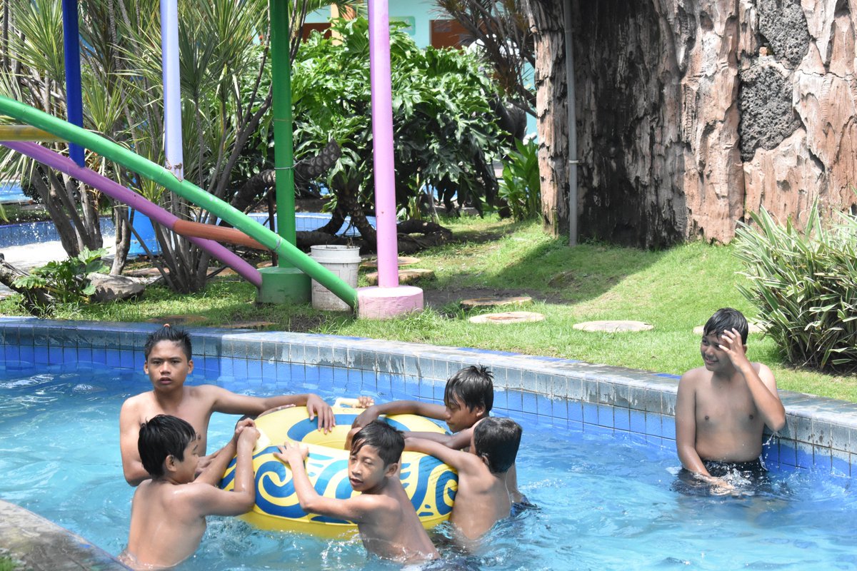 SuncityW's tweet photo. Happy weekend ❤

Isi hari libur mu dengan yang tersayang di Suncity Waterpark Sidoarjo, Hari ini akan ada Live music dari "AllCoustic" https://t.co/ygu0yfXvXq