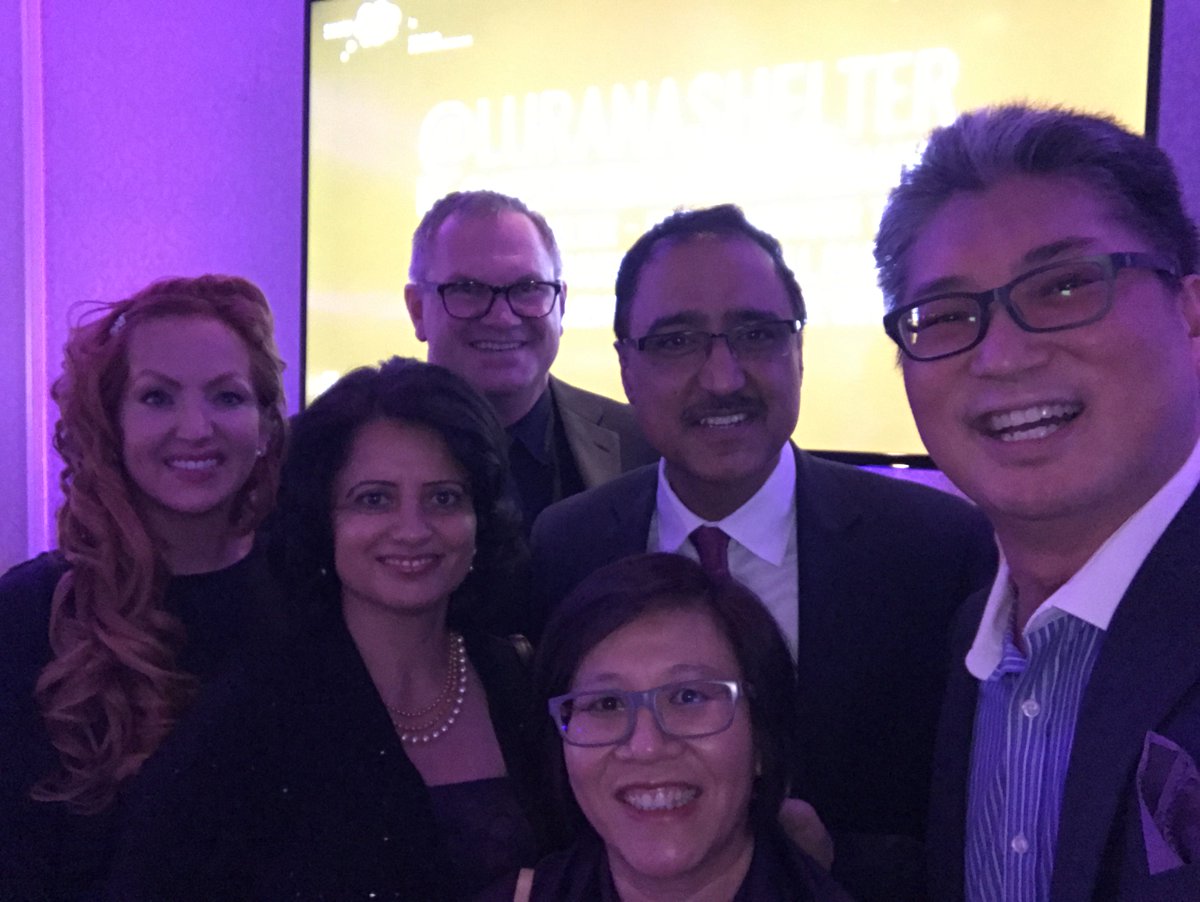 HubertLau1's tweet photo. #AvenueofHope great night supporting @LuranaShelter https://t.co/gtchSL5U16