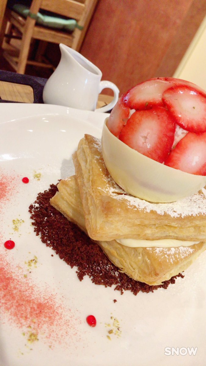 thinkayo1's tweet photo. 見た目お洒落でとても美味しいです
#cacaogreen #strawberrygelatopie https://t.co/3Tc0GBI1t3