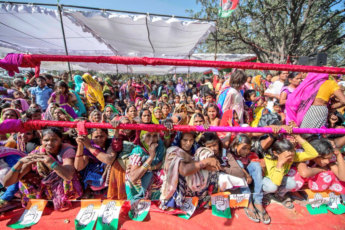 yadavakhilesh's tweet photo. As we move forward the crowds cheers get louder and louder. Thank you for your support at all our rallies. https://t.co/3oMhr076gL