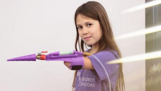 MAKERSwomen's tweet image. "You can never be sad with sparkles," meet the 11-year-old who created a prosthetic arm that shoots glitter: aol.it/2miWTCM #BEBOLD