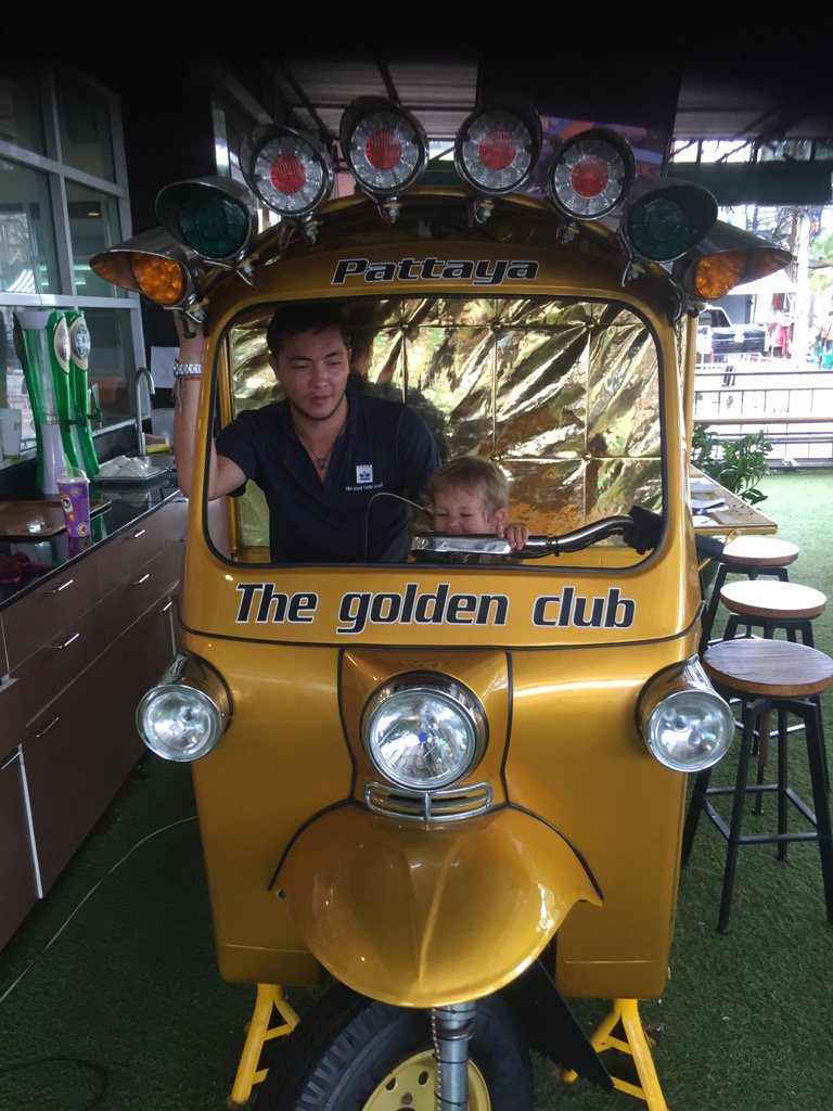 Lucyejonas's tweet photo. @TonyByrne83 I've found you a driver for #dartmouthregatta 2017 @RCHDartmouth1 https://t.co/Es0kK1HSfe