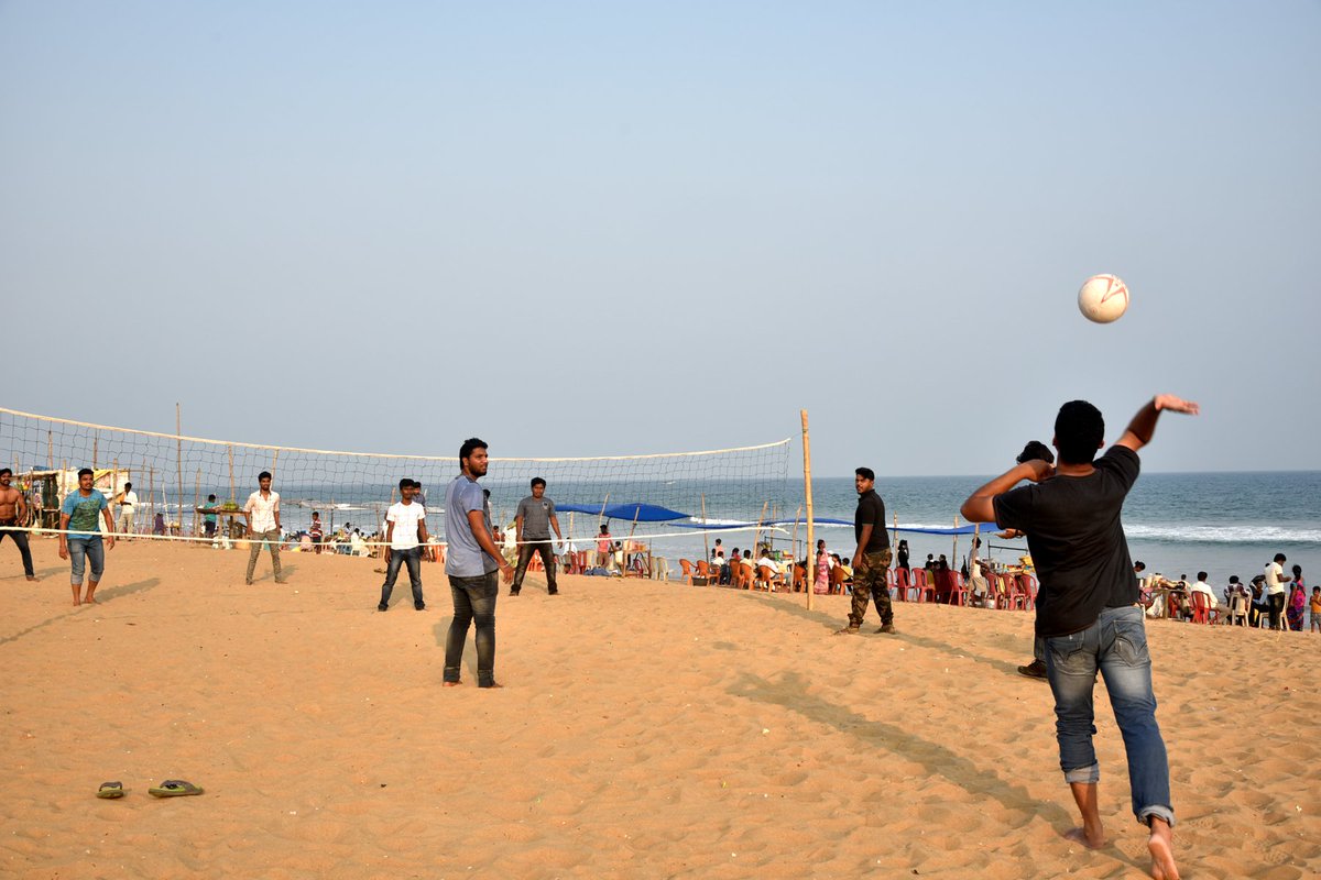 Cleanbeachfest's tweet image. Day 1 of the #CleanBeachFest saw many activities happening, from #beach cleaning , sand art, school competitions to a gala musical evening.