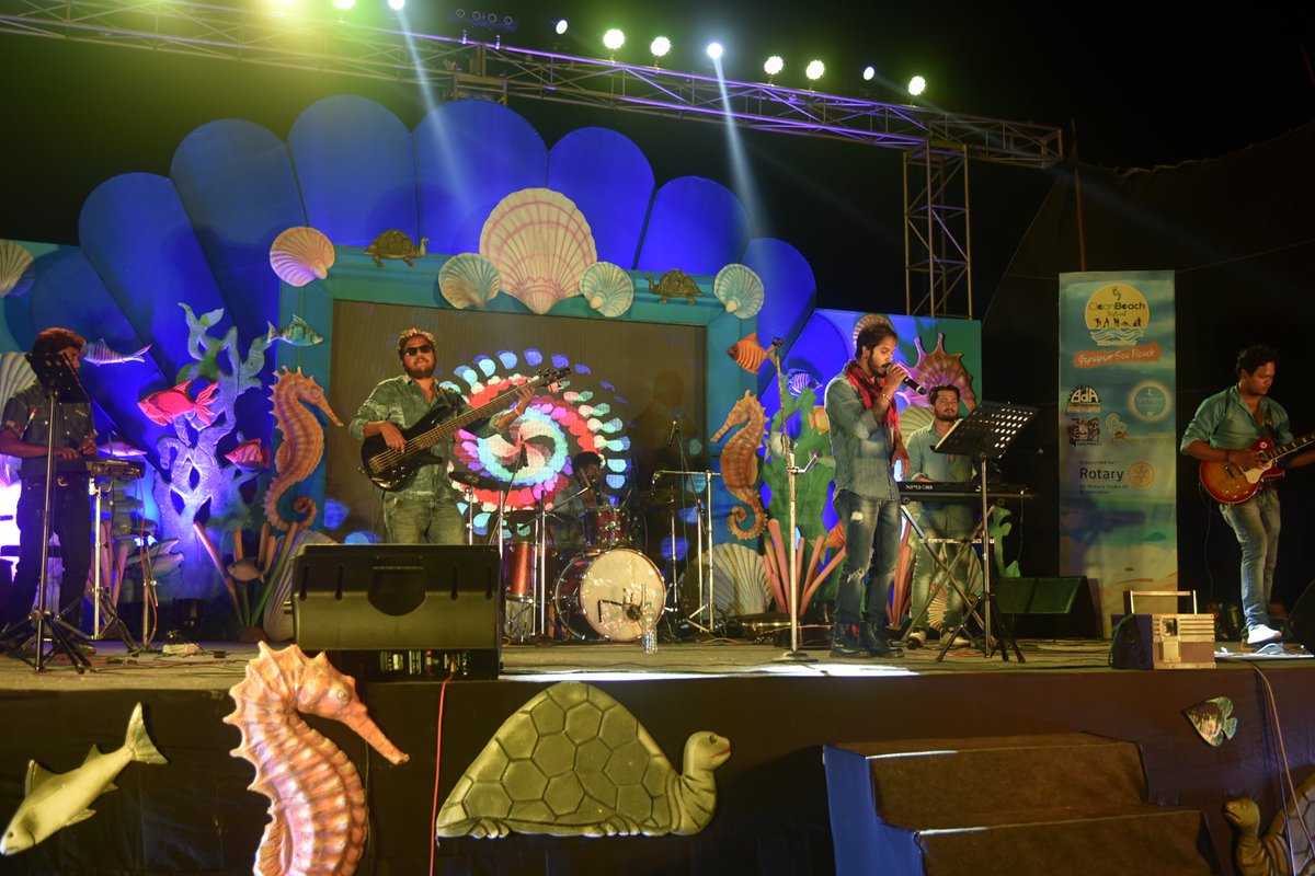 Cleanbeachfest's tweet image. Day 1 of the #CleanBeachFest saw many activities happening, from #beach cleaning , sand art, school competitions to a gala musical evening.