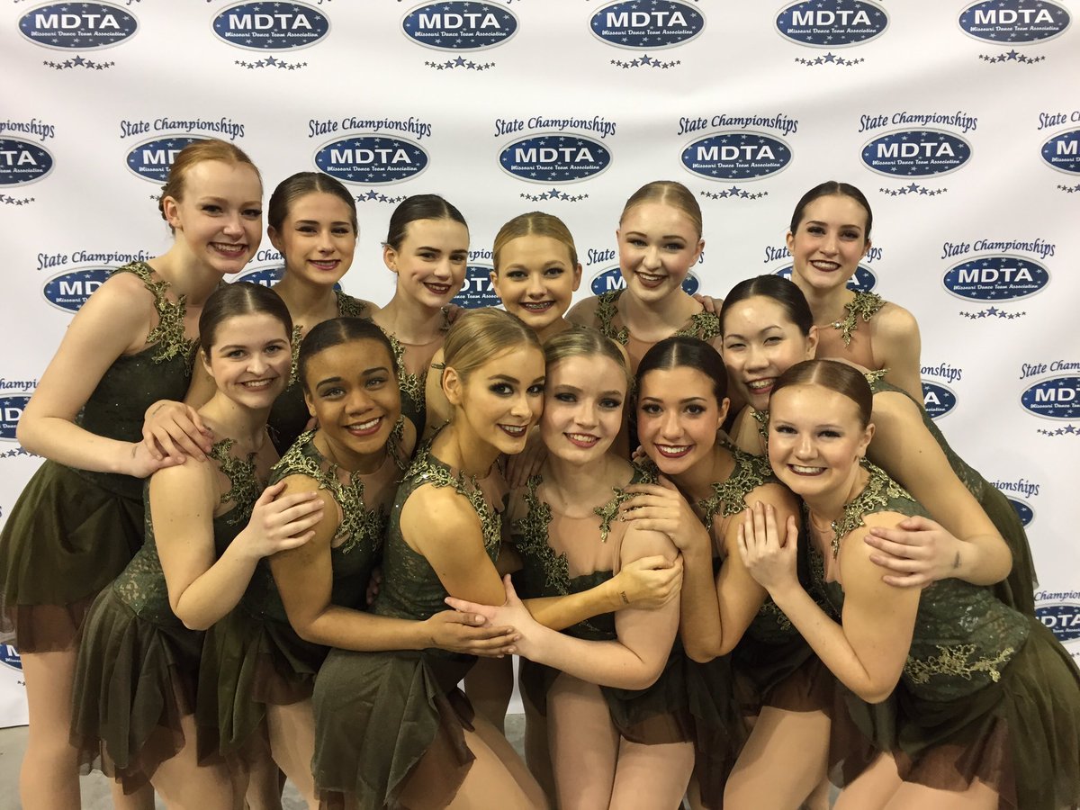 LSNorthernStars's tweet image. 3rd in jazz and 5th in Pom! Couldn't be more proud. They put their whole ❤️ in it!!