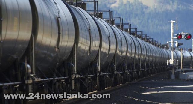 24NewsLankaCom's tweet photo. උතුර දුම්රිය මාර්ගයේ තඹුත්තේගම සහ සෙනරත්ගම අතර දුම්රියක් පිලීපනී https://t.co/RXjlglVUvx #TrainDerailment #Anuradhapura #RailwayControl https://t.co/ldHQOqBiFx