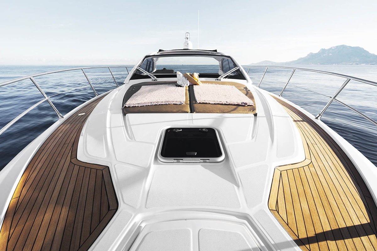 AzimutYachtsHK's tweet photo. New #Atlantis43 has arrived and is available for immediate handover. Make the most of the glorious #HongKong winter. 
#Sportboat of the year https://t.co/6EaUWRtSAS