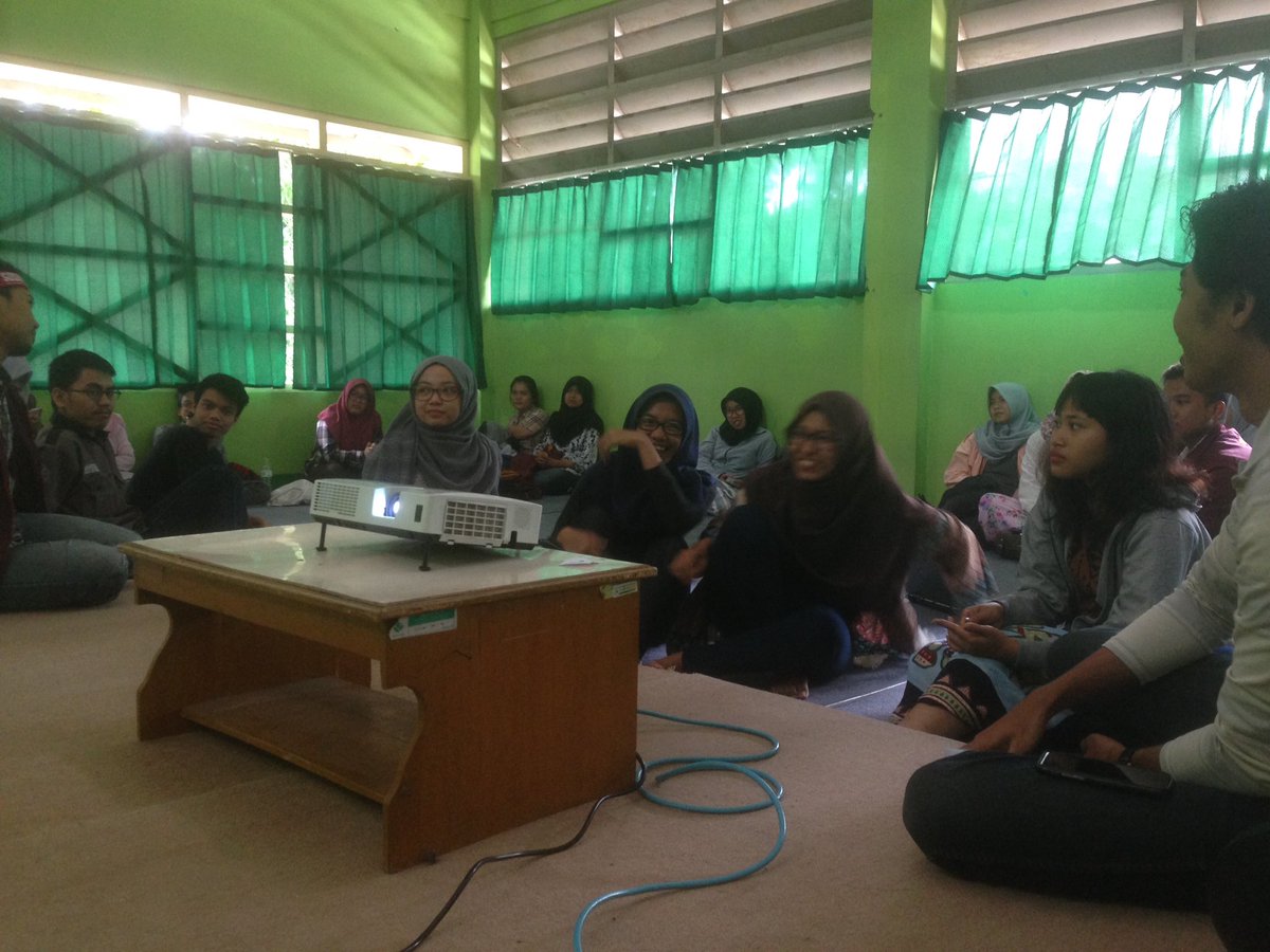 LIVE REPORT-26Februari2017
Firstgathering Sosmas BEM KM UGM 2017
Rame2, kumpul bareng anak tikungan sosmas!🤣❤