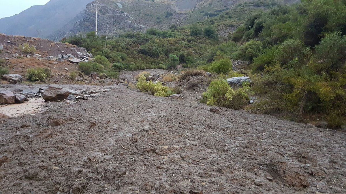 T13's tweet photo. 27 comunas de la región Metropolitana se verán afectadas por cortes de agua producto de turbiedad del río Maipo » https://t.co/qmRMekOzxv https://t.co/f9IJp03zpU