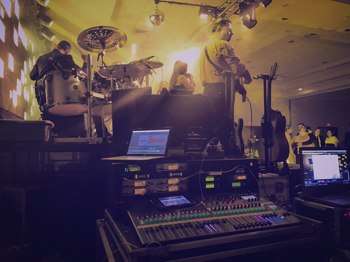 amedinav's tweet photo. Hoy tocó boda haciendo sonar al @grupomirage! 🎚👊
#Soundcraft
#SiExpression https://t.co/ocd8XBtQOr