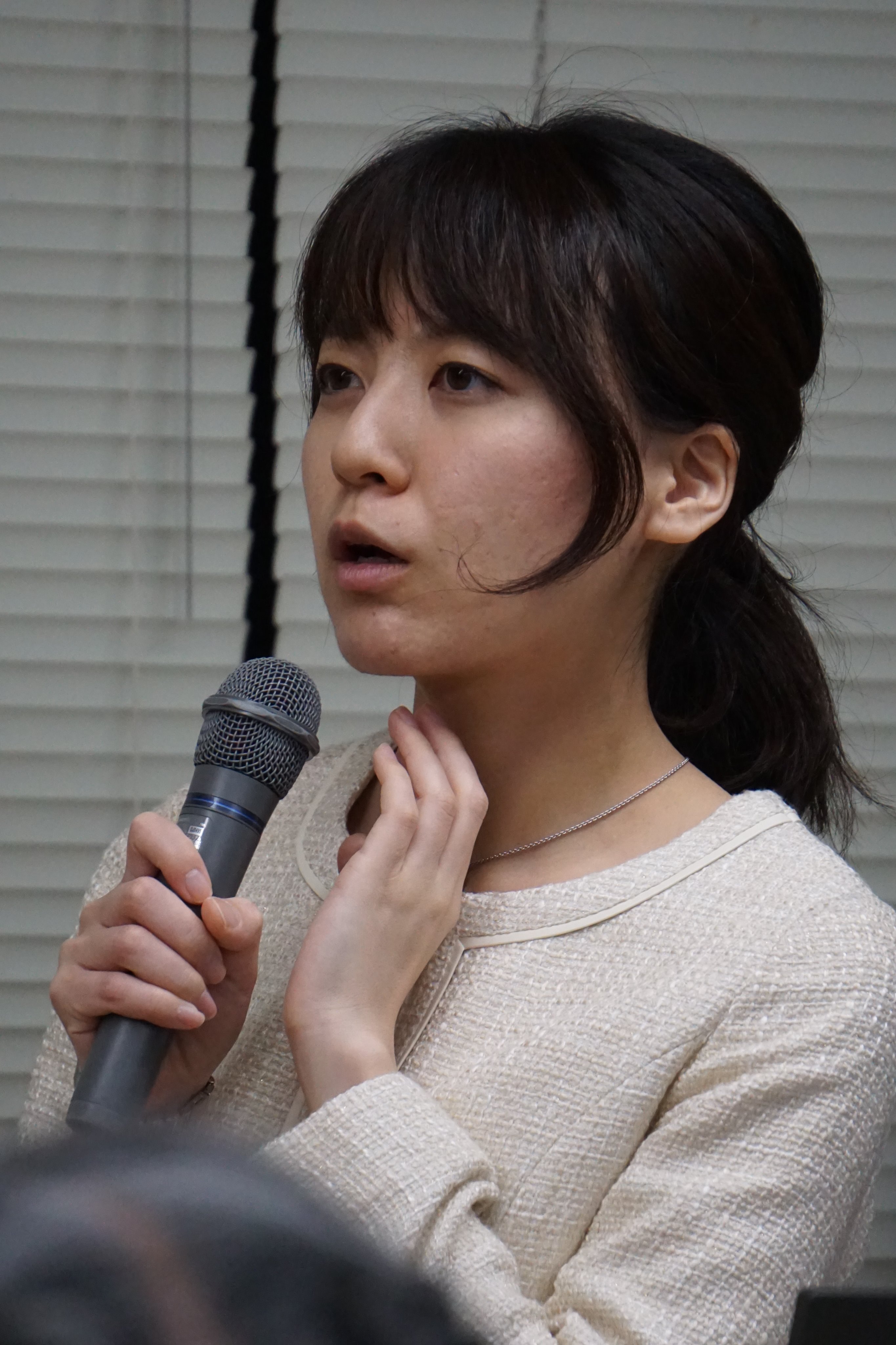 岡 稔 A級順位戦最終局大盤解説会 東京 熊倉紫野女流初段 ツイートは以上です 連投失礼しました T Co 9os3yoettd Twitter
