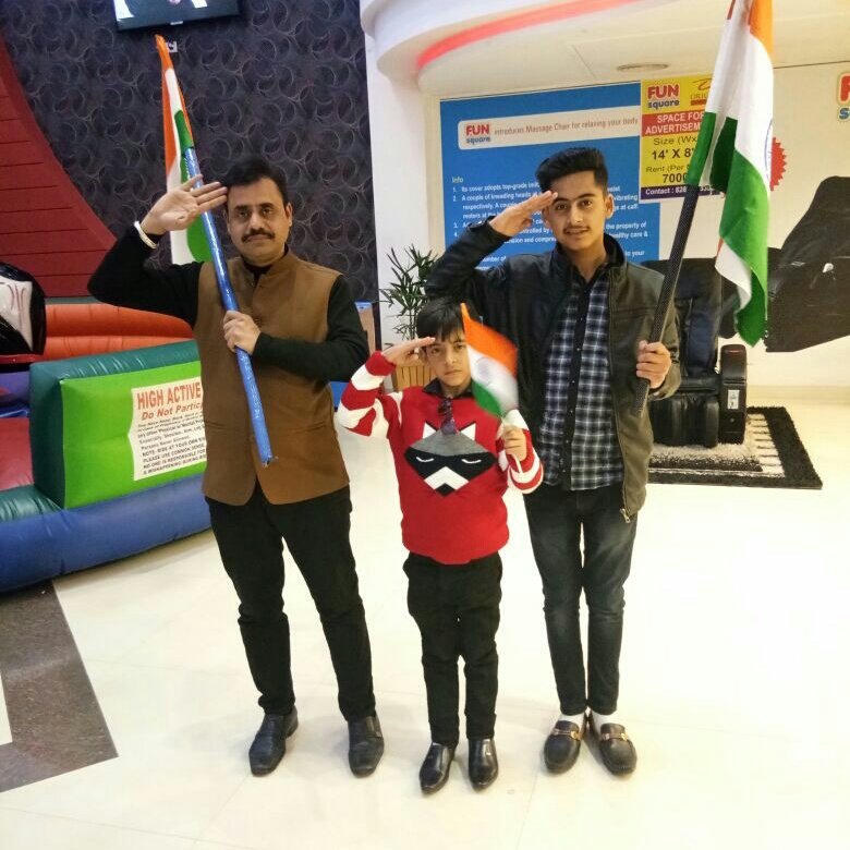 krishankumar127's tweet image. #NewProfilePic @Gurmeetramrahim @insan_honey #HKNKJ #201CrIn15Days