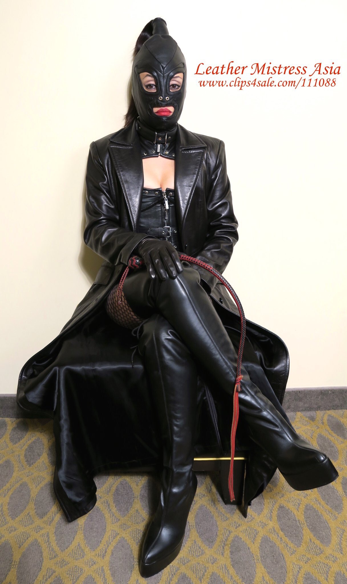 X 上的Leather Mistress Asia：「Clean my boots #slave! #femdom #bdsm  #bdsmlifestyle #femdomme #dominatrix #fetish #Mistress #cbt #bdsmcommunity  #leder #leatherfetish t.coNUlIeTZAXY」  X