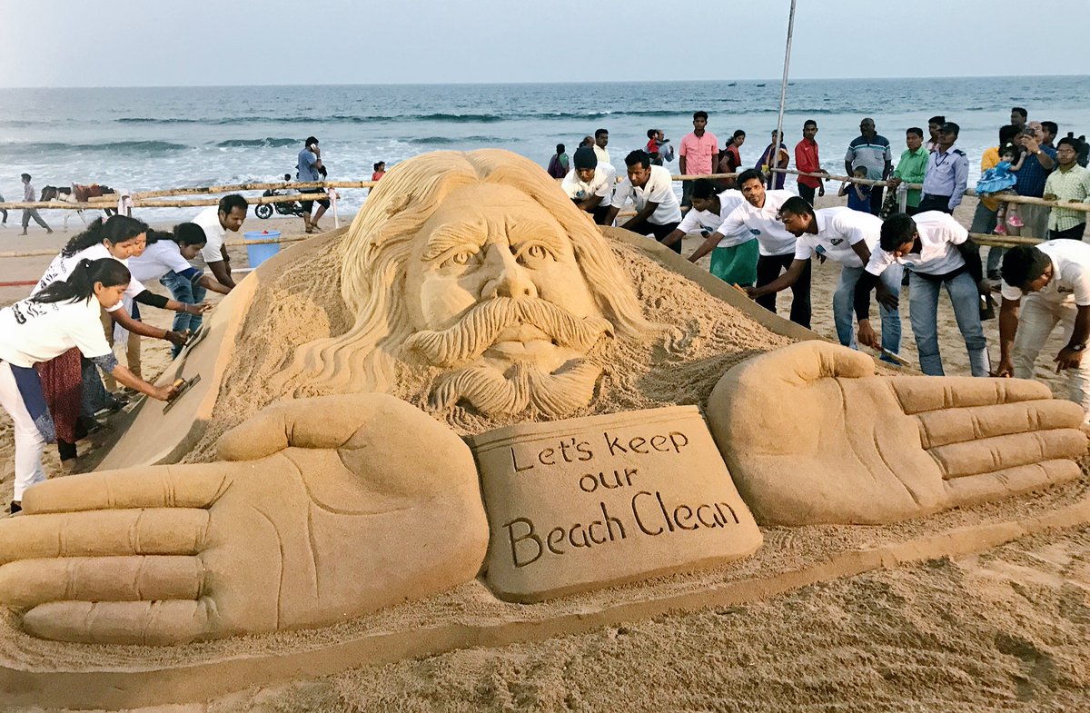 sudarsansand's tweet image. My students working towards the 1st day of #CleanBeachFest #Gopalpur beach in Odisha